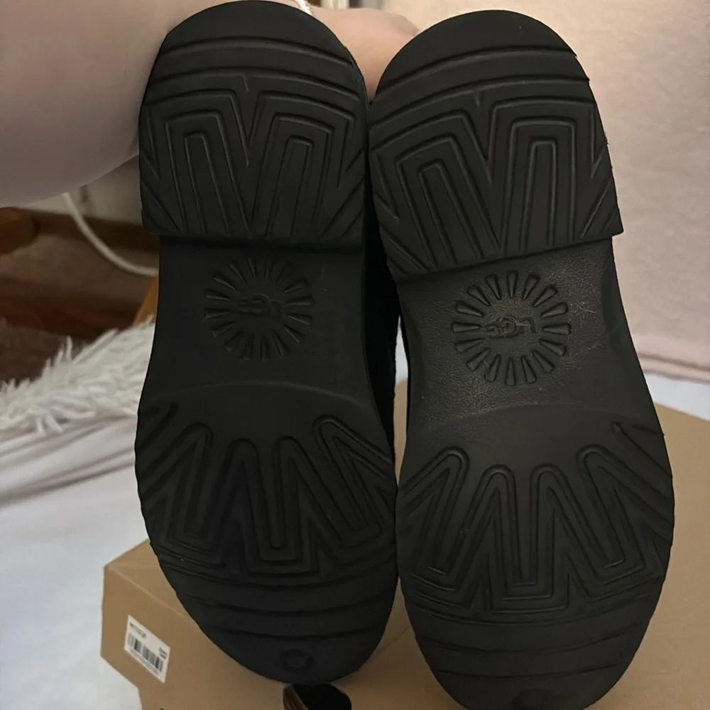 UGGS - Picture 6 of 7